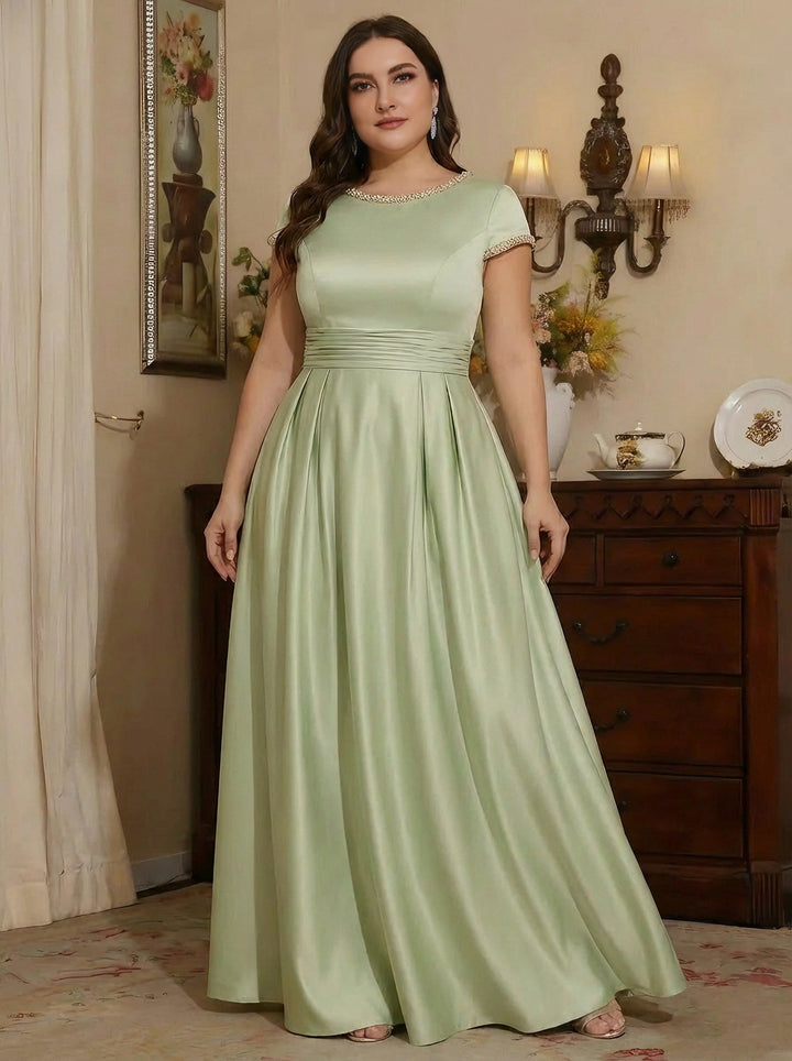 Robe mère de la mariée, taille plus, coupe A/ princesse, satin de soie, col rond, longueur sol, manches courtes, Strass