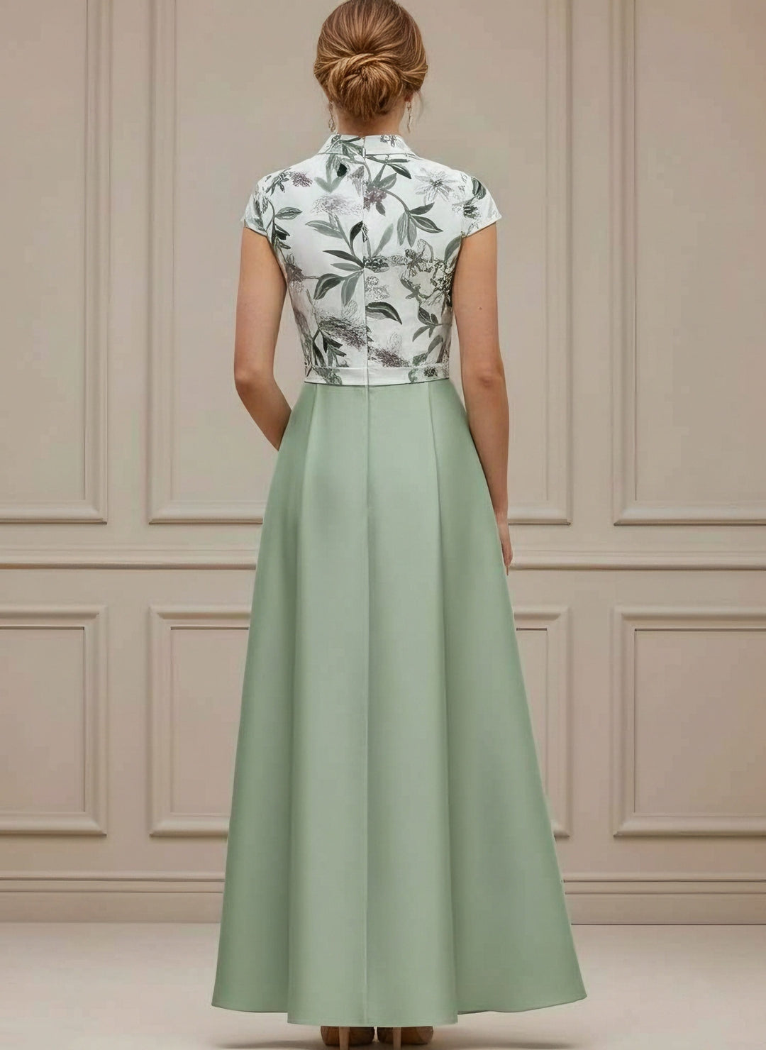 Robe mère de la mariée satin ligne A, col V, manches courtes, longueur cheville, ceinture et imprimé floral