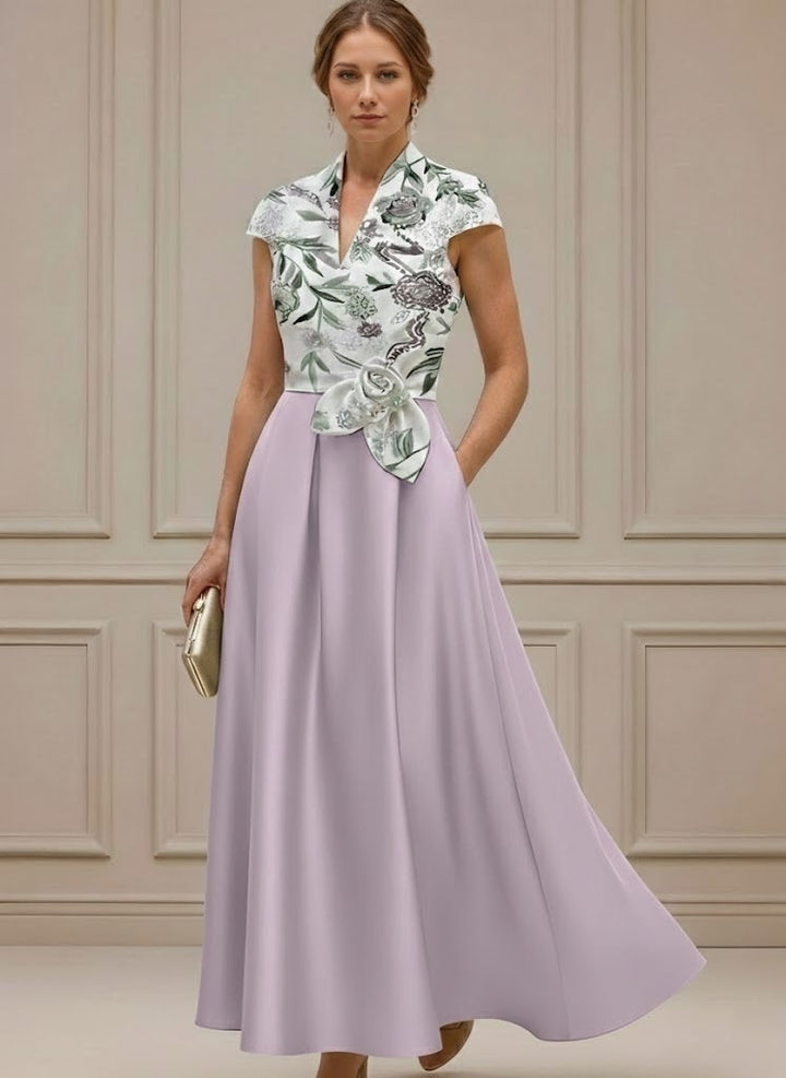 Robe mère de la mariée satin ligne A, col V, manches courtes, longueur cheville, ceinture et imprimé floral