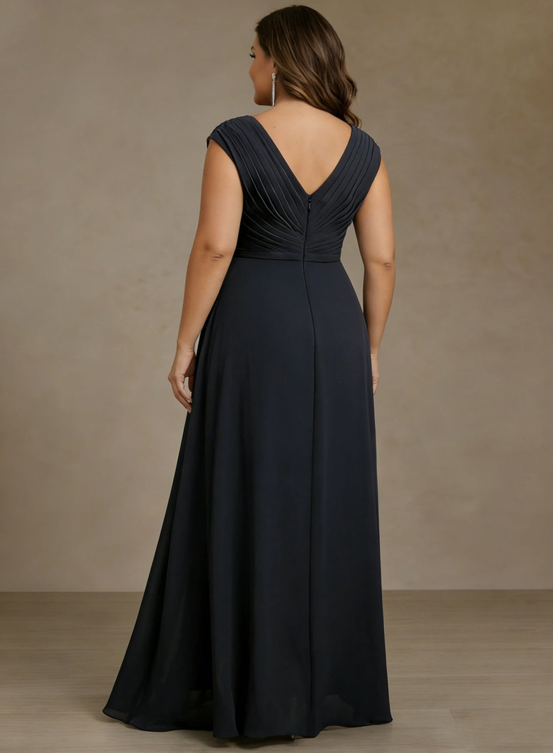 Robe mère de la mariée taille plus ligne A, mousseline col V, asymétrique, longueur sol, sequins, drapé