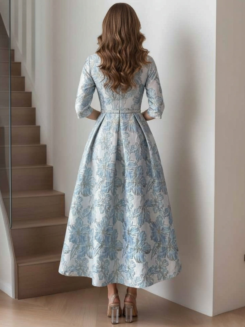 Robe mère de la mariée satin imprimé ligne A, col rond, manches mi-longues, longueur midi, motifs floraux et ceinture