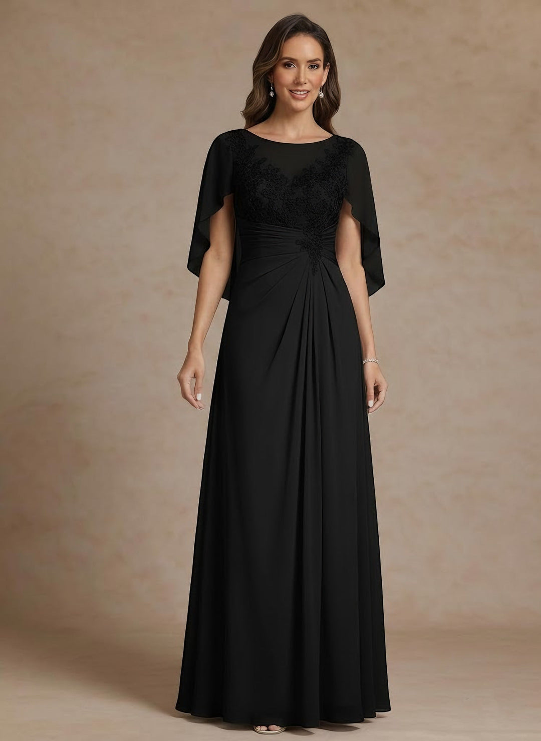 Robe mère de la mariée ligne A, mousseline col rond, dentelle, manches cape, longueur sol, drapé