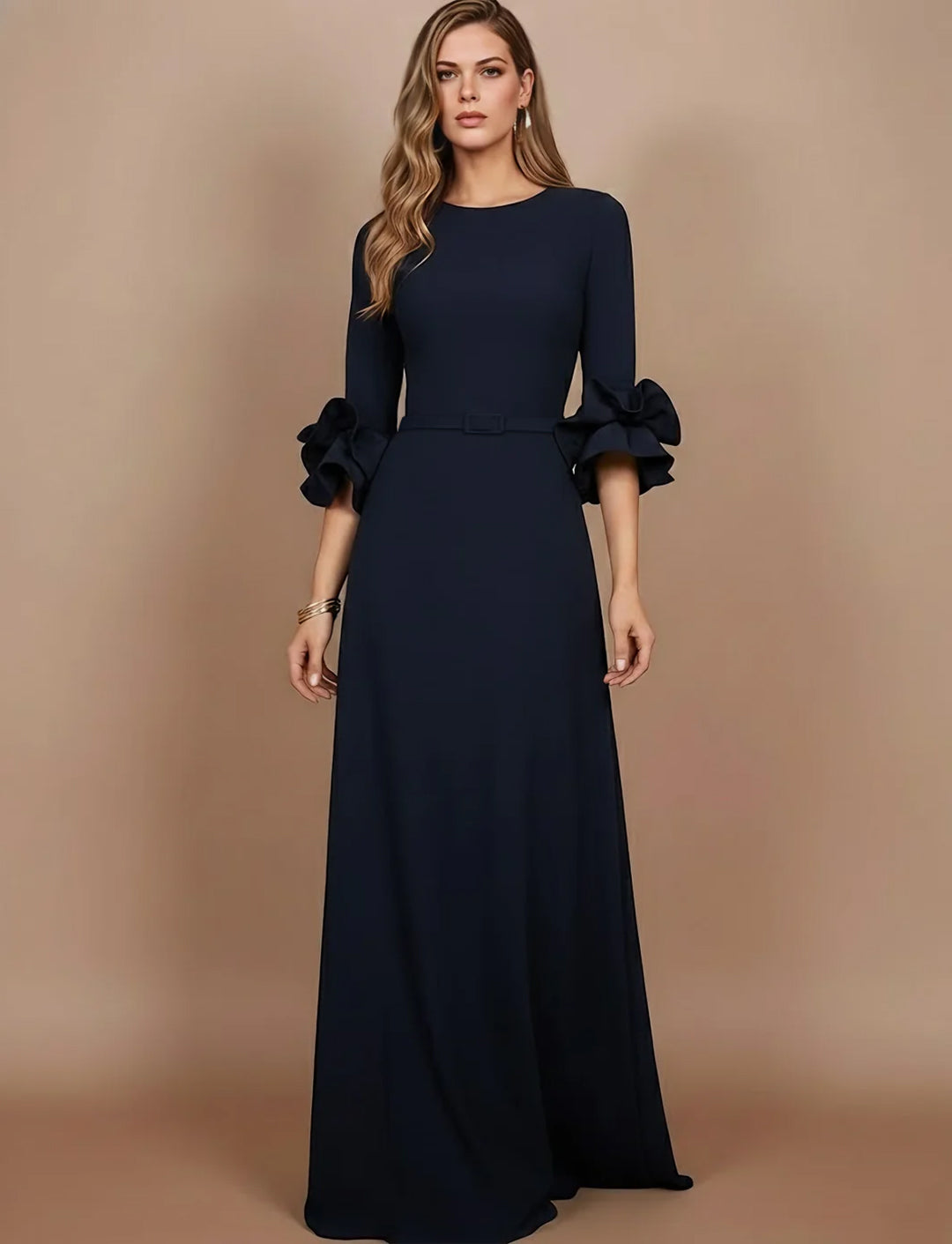 Robe mère de la mariée ligne A, satin stretch col rond, manches 3/4, longueur sol, volants