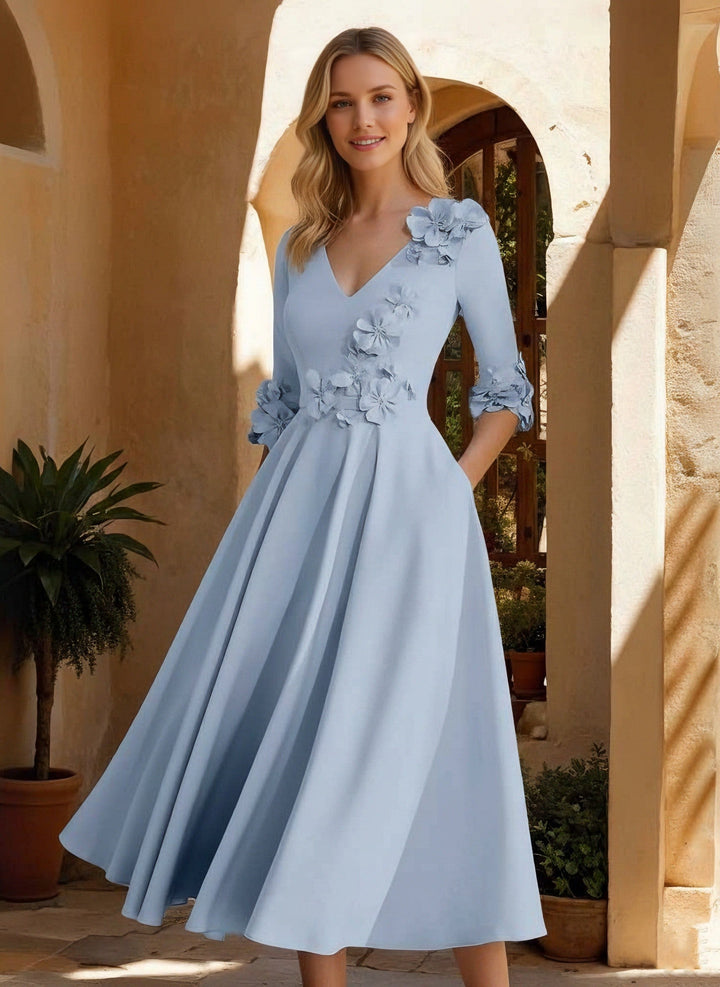 Robe mère de la mariée ligne A, satin stretch col V, manches 3/4, longueur midi, fleurs 3D