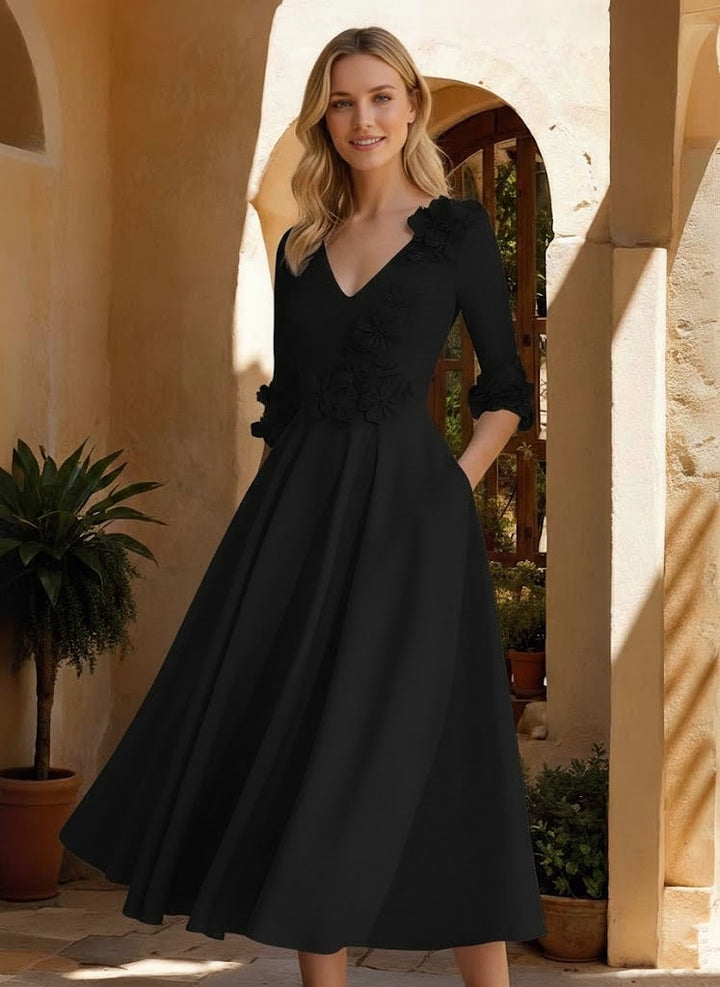 Robe mère de la mariée ligne A, satin stretch col V, manches 3/4, longueur midi, fleurs 3D