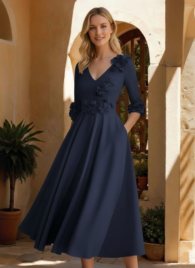 Robe mère de la mariée ligne A, satin stretch col V, manches 3/4, longueur midi, fleurs 3D