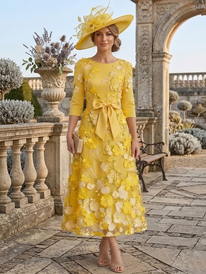Robe mère de la mariée ligne A satin col rond, nœud, dentelle florale, manches 3/4, longueur midi