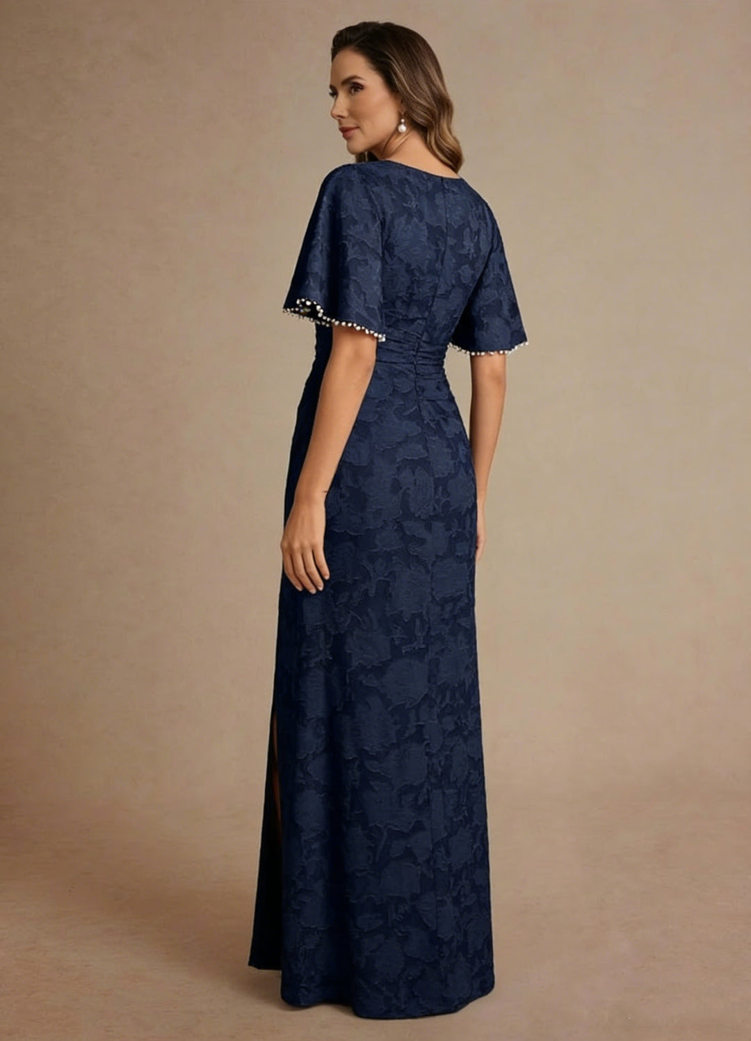 Robe mère de la mariée fourreau col rond, floral burnout, fente latérale, manches courtes, longueur sol