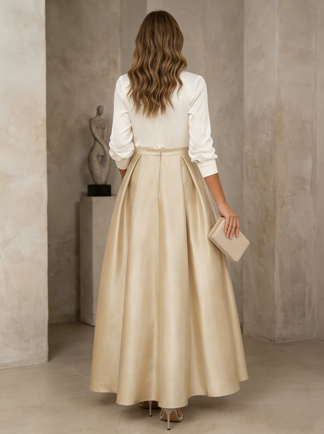 Robe mère de la mariée en satin, ligne A/princesse, col en V, manches 3/4, longueur de thé, plissée