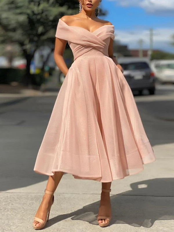 Robes de Cocktail A-Line/Princess à Épaules Dénudées et Longueur Thé