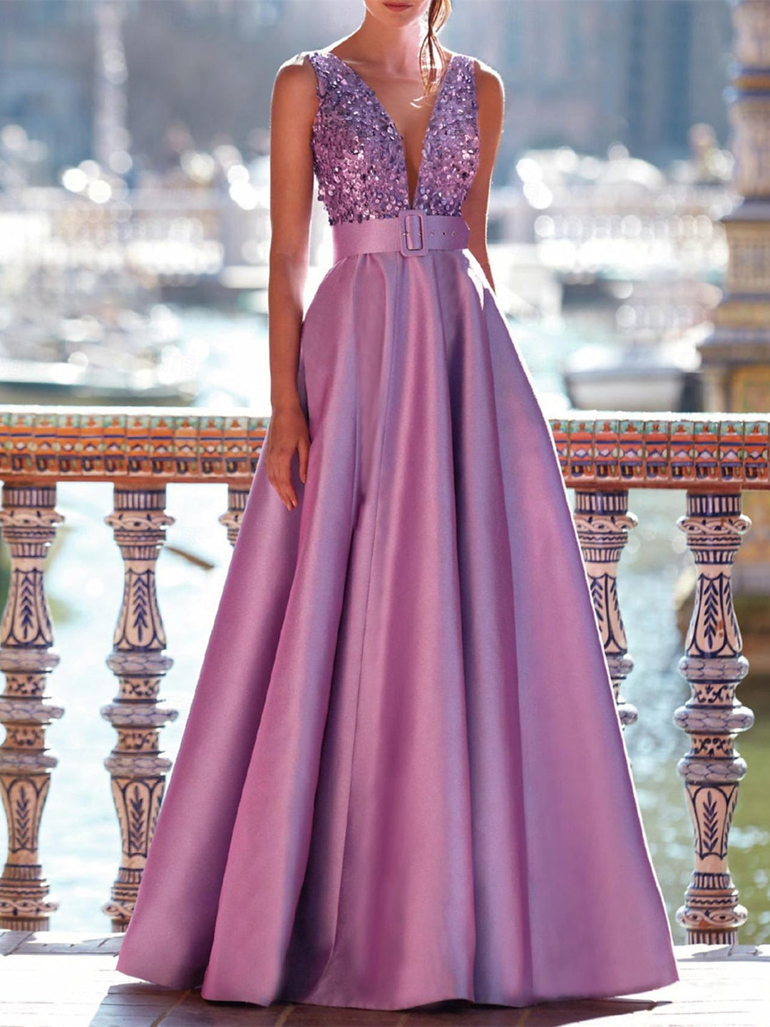 Ligne A Floor Length Sans Manches Col en V Robe de Bal Poche Satin avec Perles