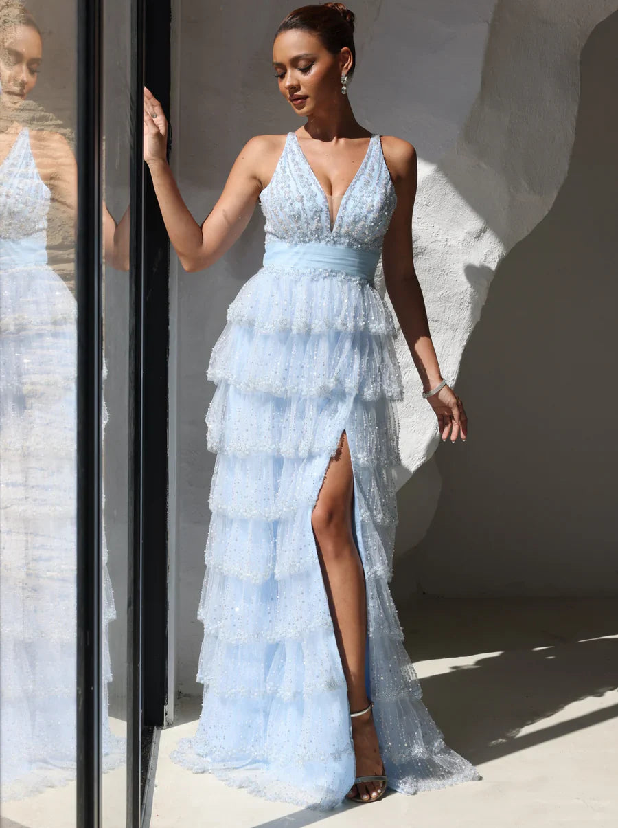 Robe soirée ligne A manches courtes col V sequins tulle superposé, fente latérale