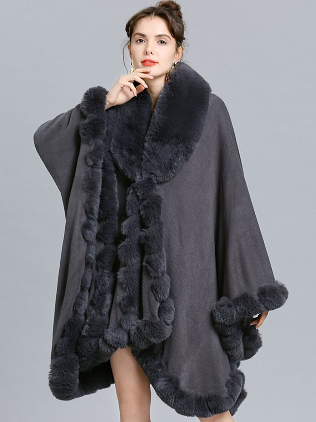 Cape Portefeuille à Manches Longues en Fausse Fourrure Blanche à la Mode pour Femmes avec Couleur Pure