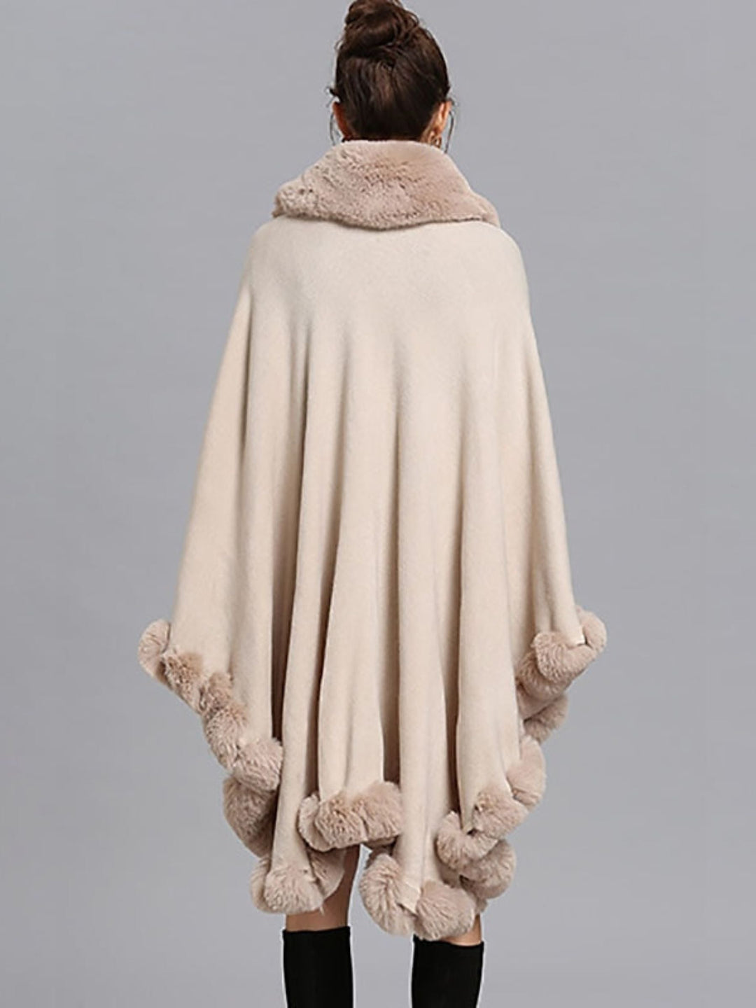 Cape Portefeuille à Manches Longues en Fausse Fourrure Blanche à la Mode pour Femmes avec Couleur Pure