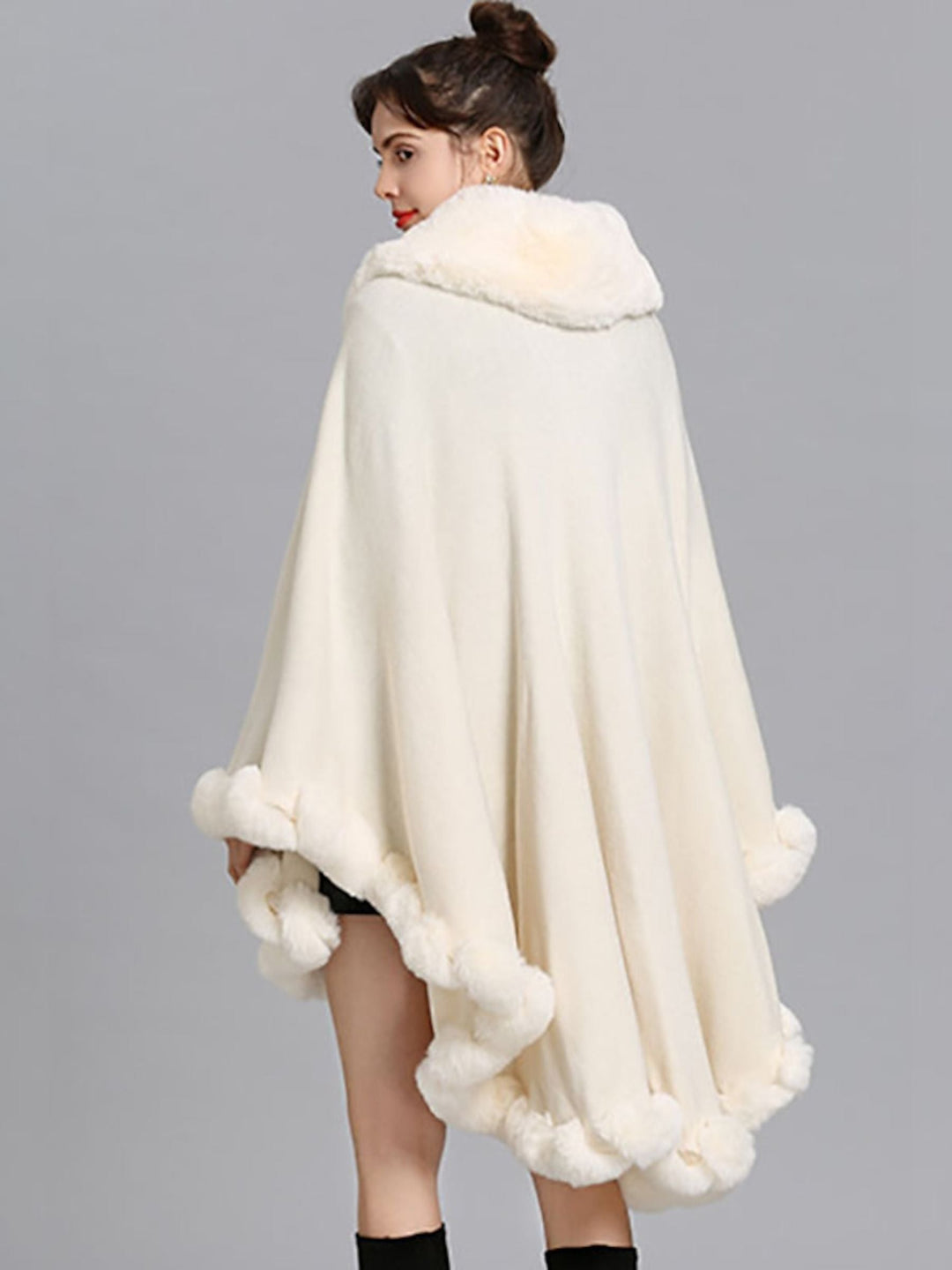 Cape Portefeuille à Manches Longues en Fausse Fourrure Blanche à la Mode pour Femmes avec Couleur Pure
