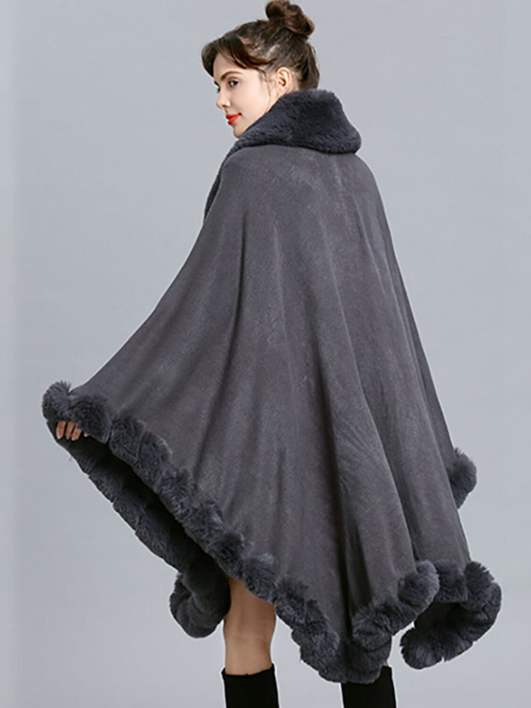 Cape Portefeuille à Manches Longues en Fausse Fourrure Blanche à la Mode pour Femmes avec Couleur Pure