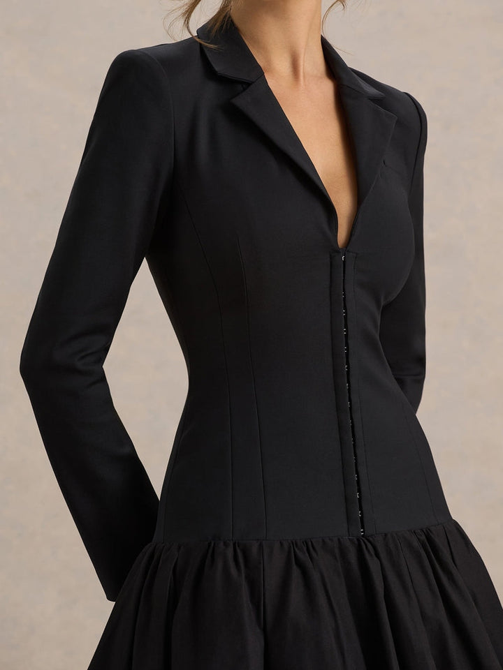 Robe Noire Mi-Longue Cintrée À Décolleté Plongeant Avec Bordure Plissée