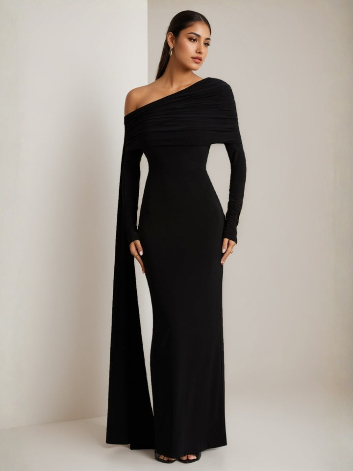 Robe Longue À Décolleté Avec Cape Et Détails Froncés