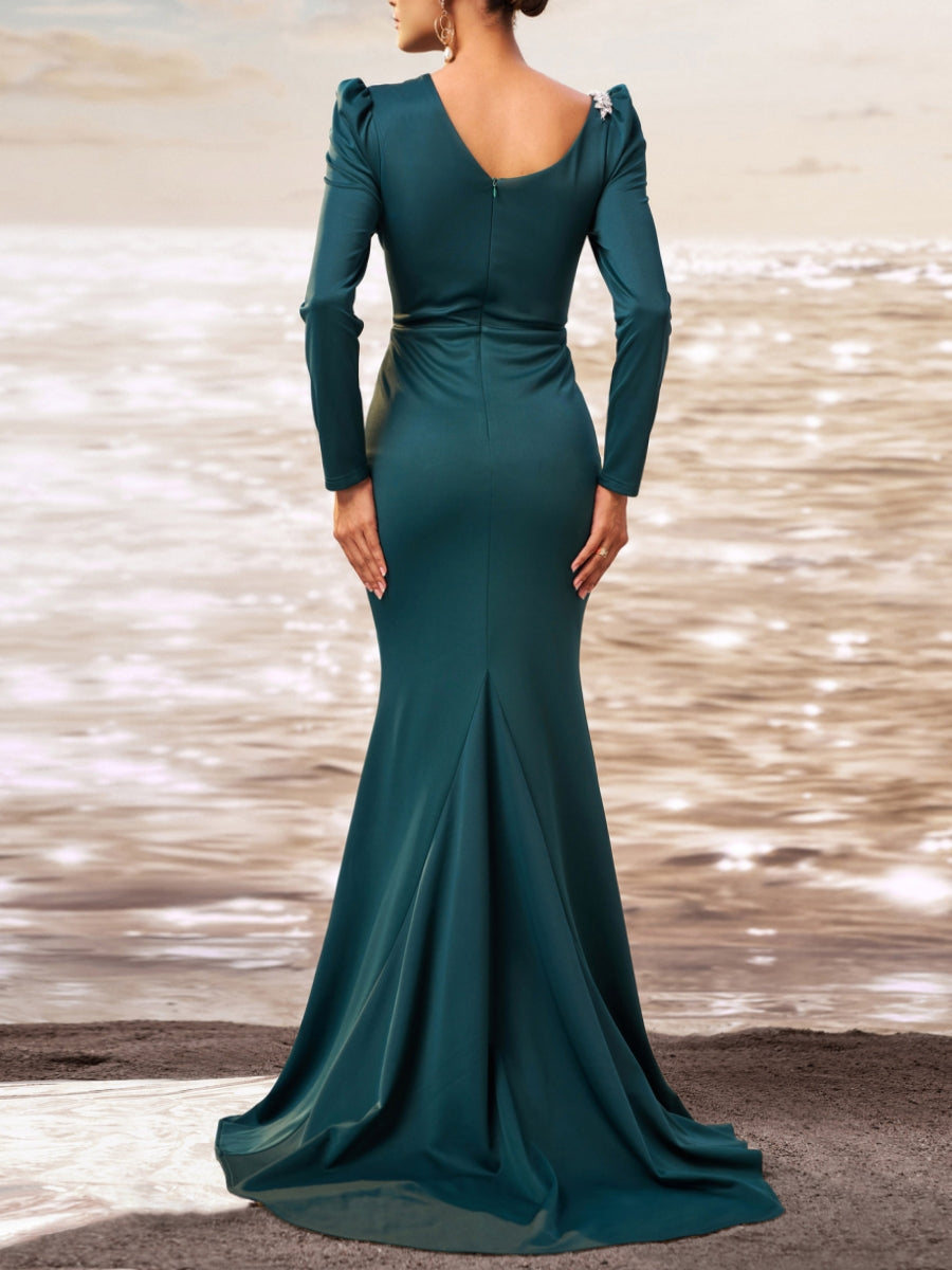 Robe soirée sirène col asymétrique satin stretch, fente latérale, manches longues, longueur sol