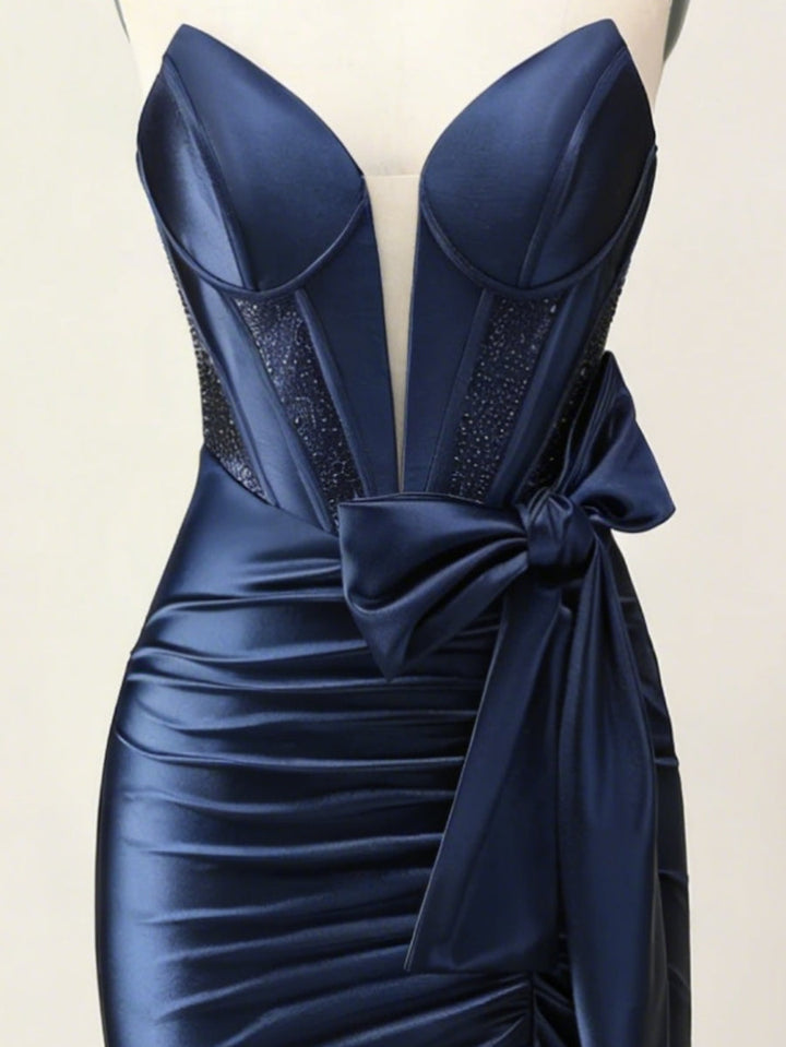 Robe soirée sirène sans bretelles satin sans manches, fente latérale, traîne, nœud, longueur sol