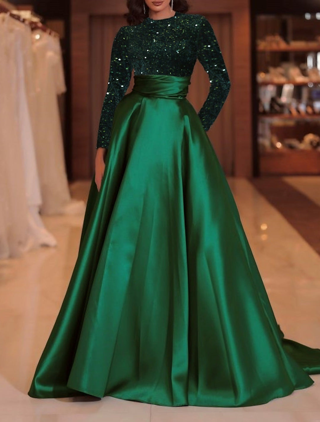 Robe soirée ligne A col rond satin manches longues sequins, traîne cour, longueur sol