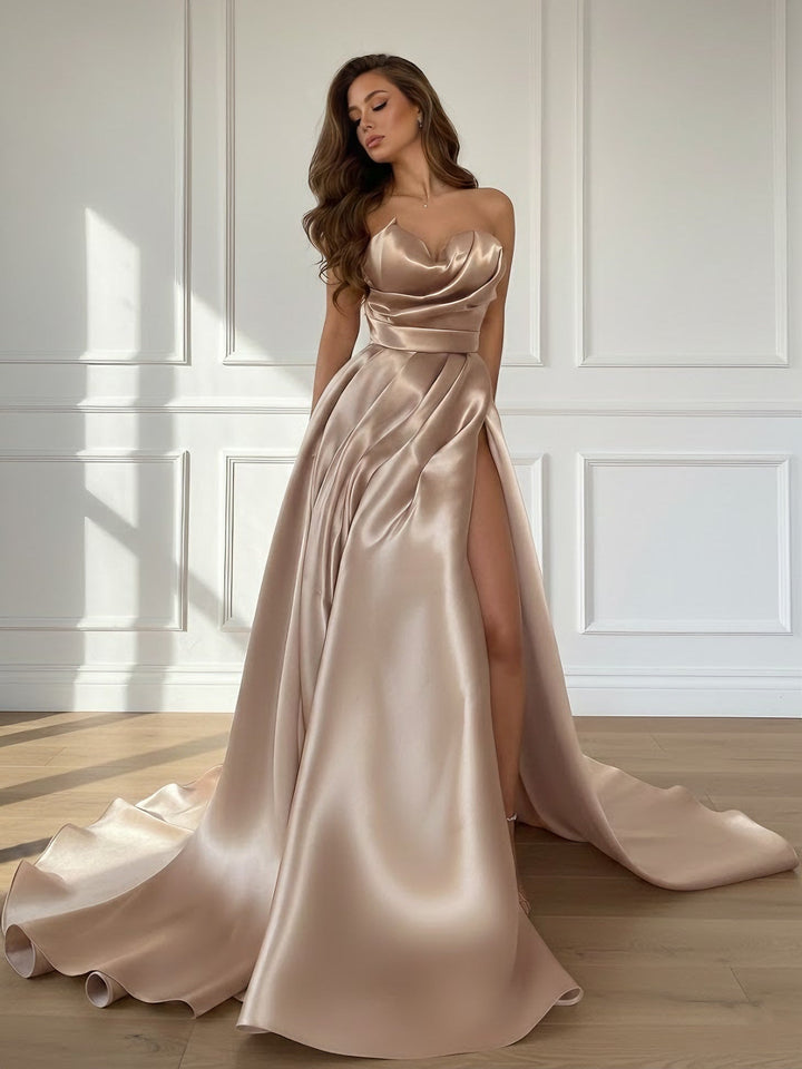 Robe soirée ligne A cœur satin, fente latérale, sans manches, longueur sol