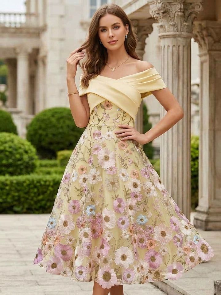 Robe Cocktail, Ligne A/Princesse, Hors de l'épaule, Sans Manches, Longueur du Thé, Dentelle, Satin, Florale