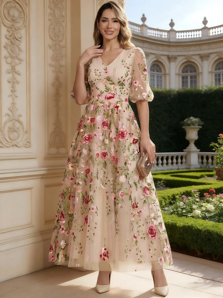 Robe mère de la mariée ligne A, col V, manches mi-longues, longueur cheville, décor floral, plissé et zip dos