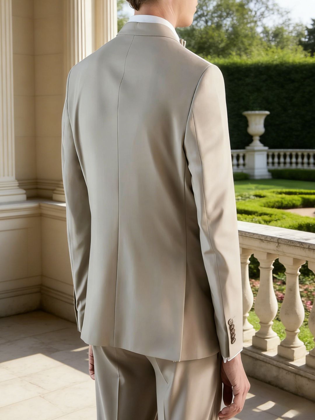 Costume beige à deux boutons