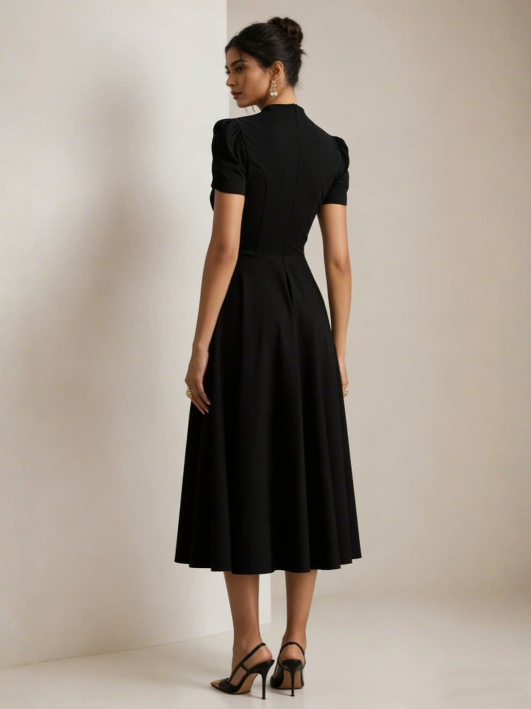 Robe Mi-Longue Col Montant Manches Bouffantes