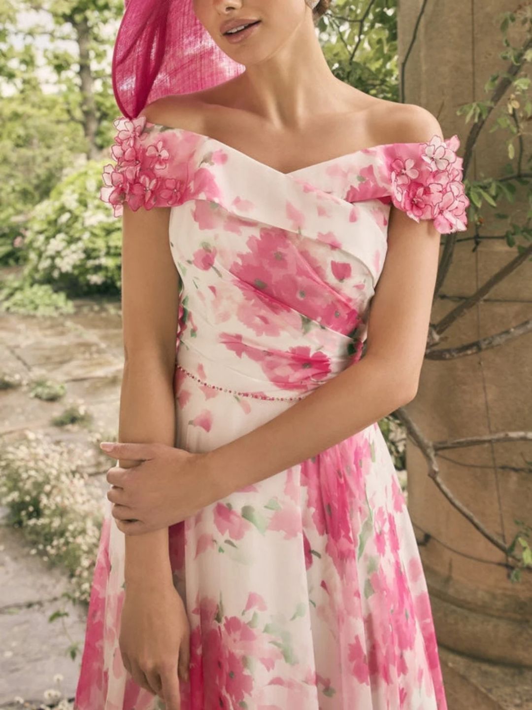 Robe midi mère de la mariée à ligne A et manches tombantes fleuries