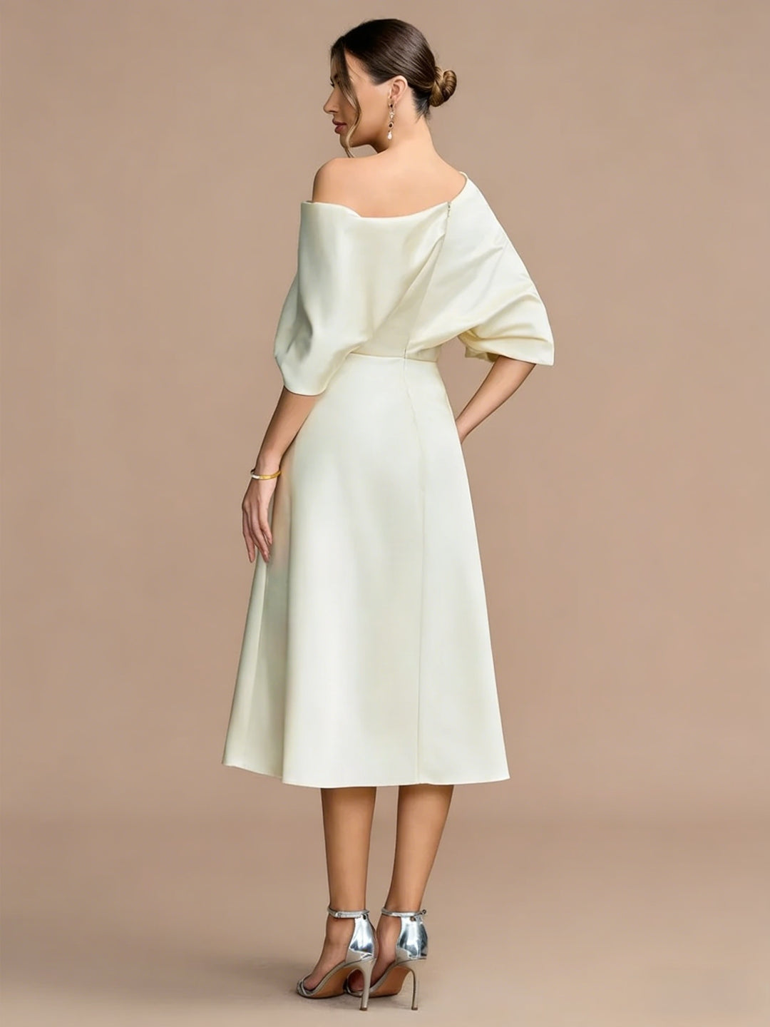 Robe mère de la mariée ligne A, une épaule, manches courtes, longueur midi, volants