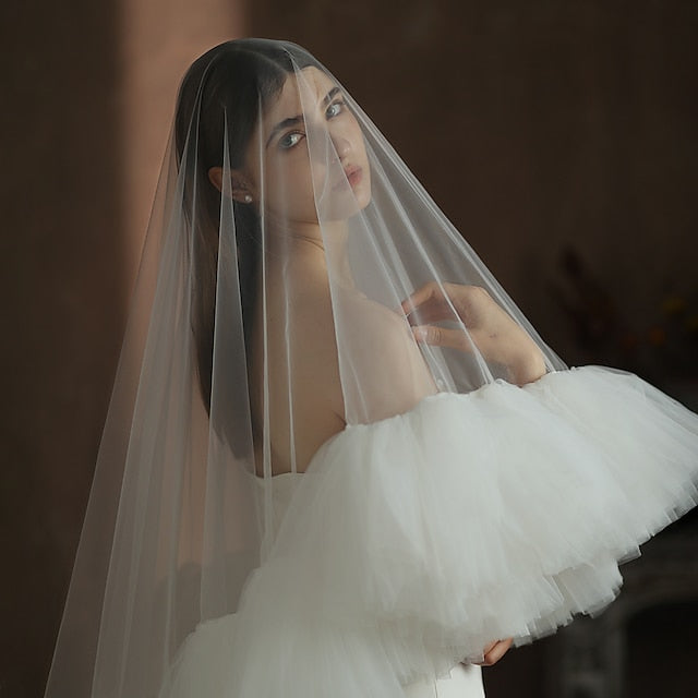 Un niveau élégant/couleur pure tulle/voile de mariage de luxe voiles fard à joues avec volants