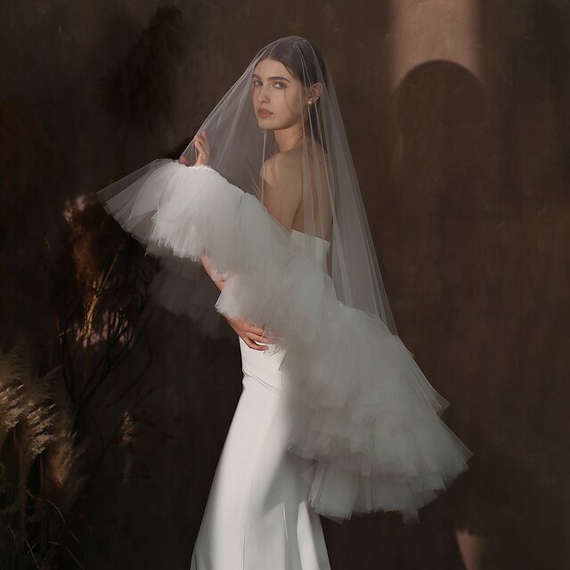 Un niveau élégant/couleur pure tulle/voile de mariage de luxe voiles fard à joues avec volants