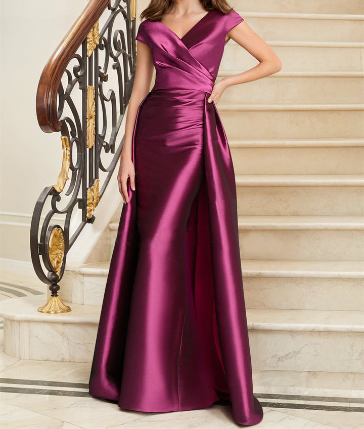 Robe de Mère de la Mariée en Satin Sans Manches à Col en V et Gaine/Colonne