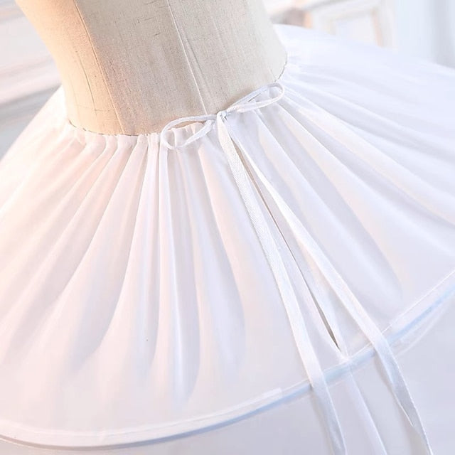 Jupons de mariage en tulle au sol avec lacets