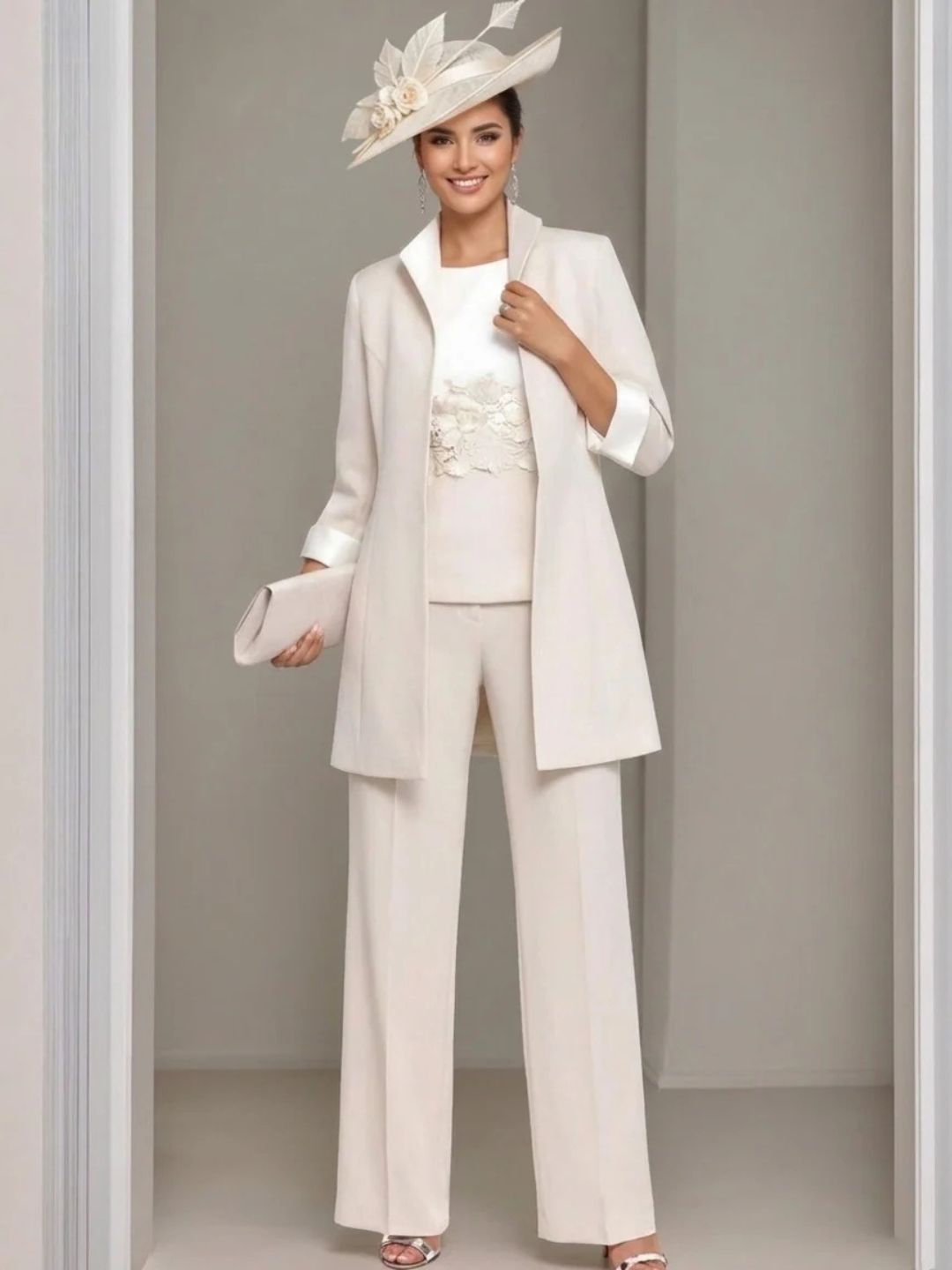 Ensemble 3 pièces pour mère de la mariée, pantalon longueur cheville, col carré, veste et dentelle appliquée