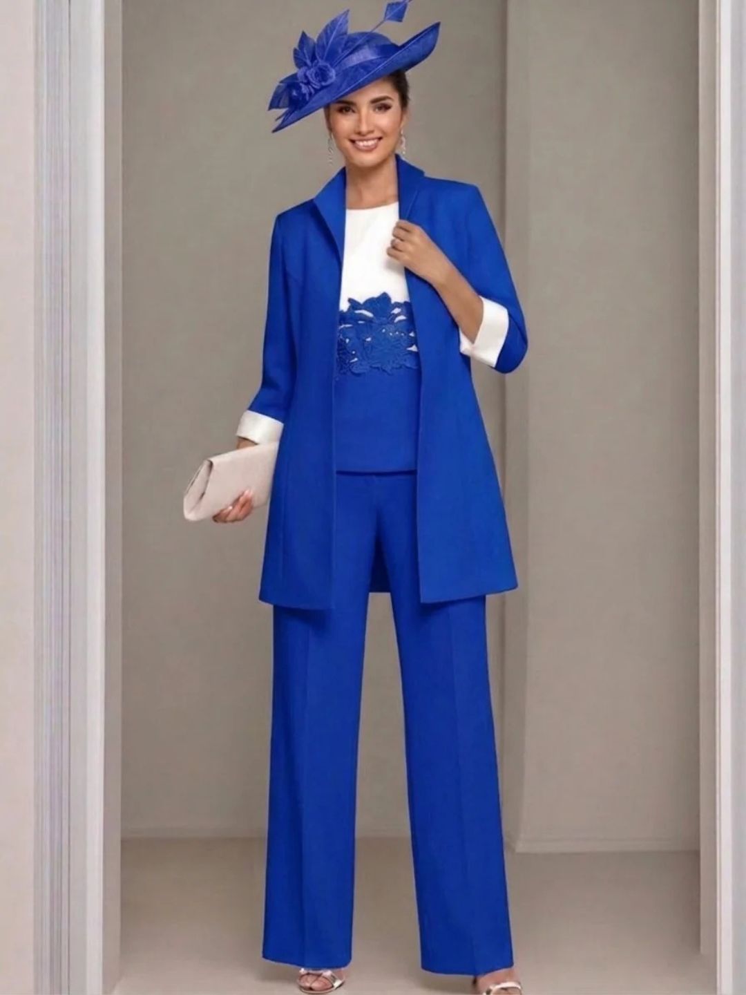 Ensemble 3 pièces pour mère de la mariée, pantalon longueur cheville, col carré, veste et dentelle appliquée